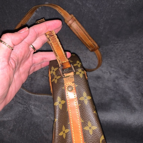 Authentic Vintage Louis Vuitton shoulder bag. - Picture 6 of 16